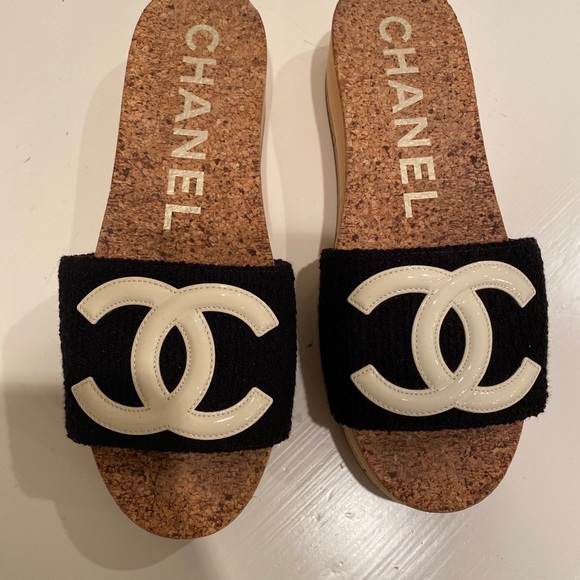 Chanel black and cream CC slides - Picture 9 of 12